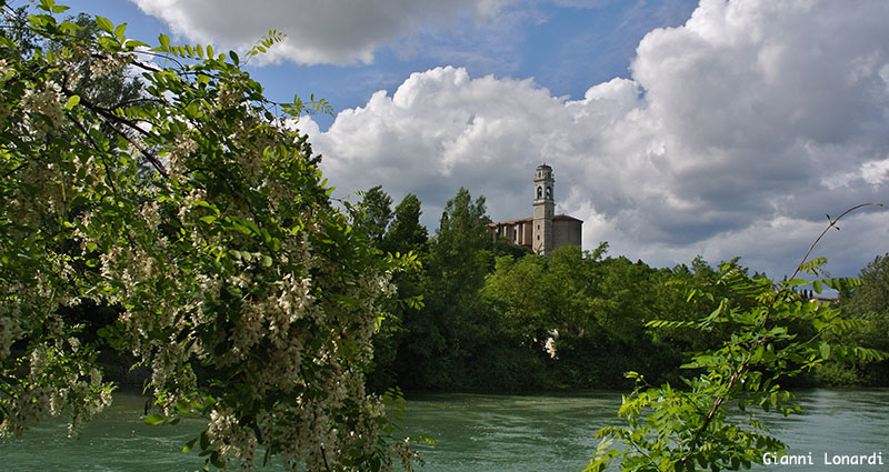 river mincio monzambano church